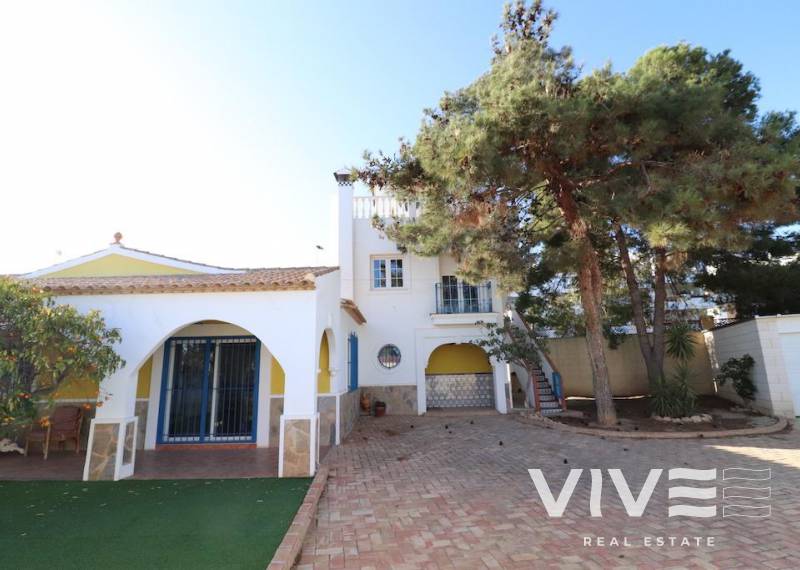 Villa - Försäljning  - Orihuela Costa - Los Dolses