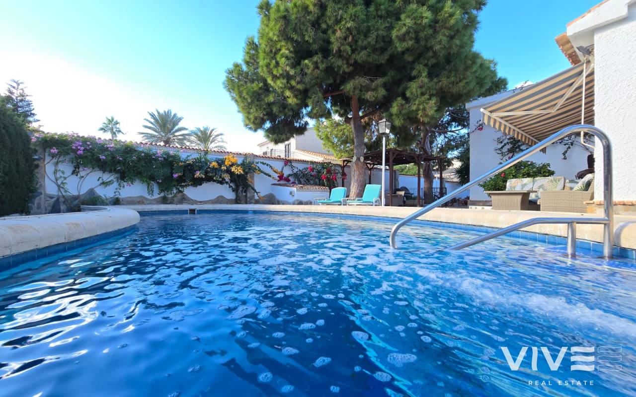 Detached Villa - Försäljning  - Orihuela Costa - 50384