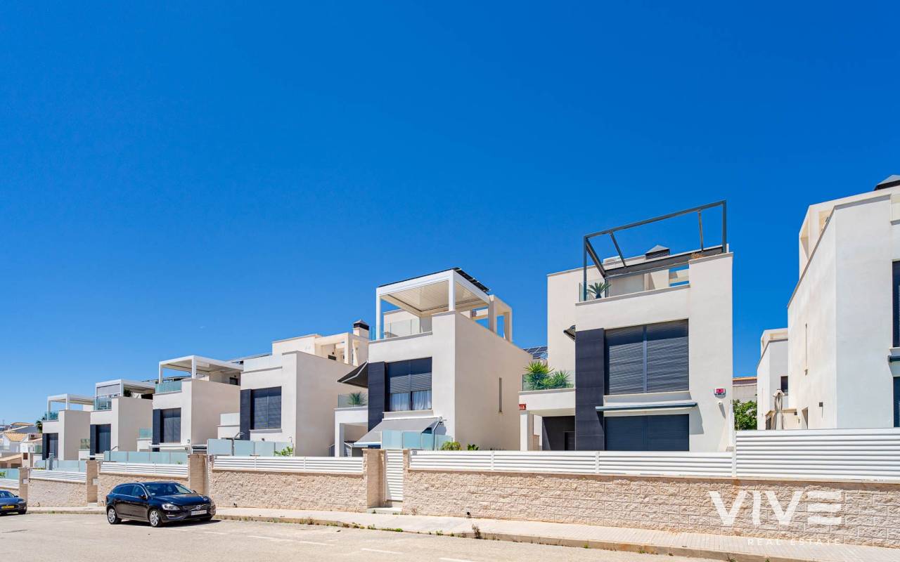 Detached Villa - Försäljning  - Torrevieja - 20951