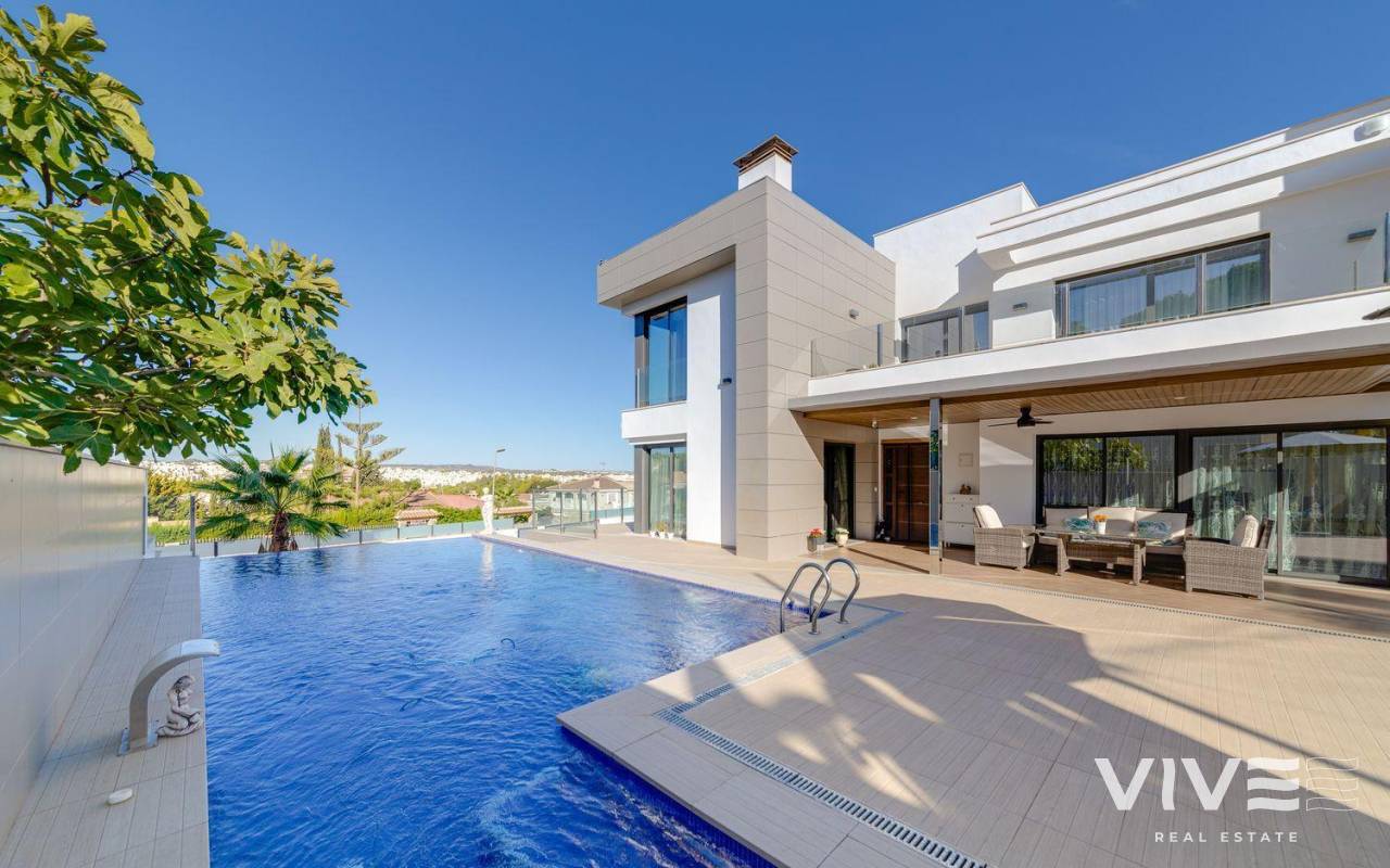 Detached Villa - Försäljning  - Torrevieja - 25918