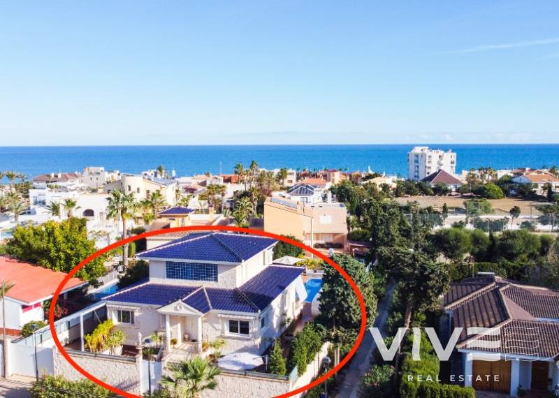 Detached Villa - Försäljning  - Torrevieja - La Mata