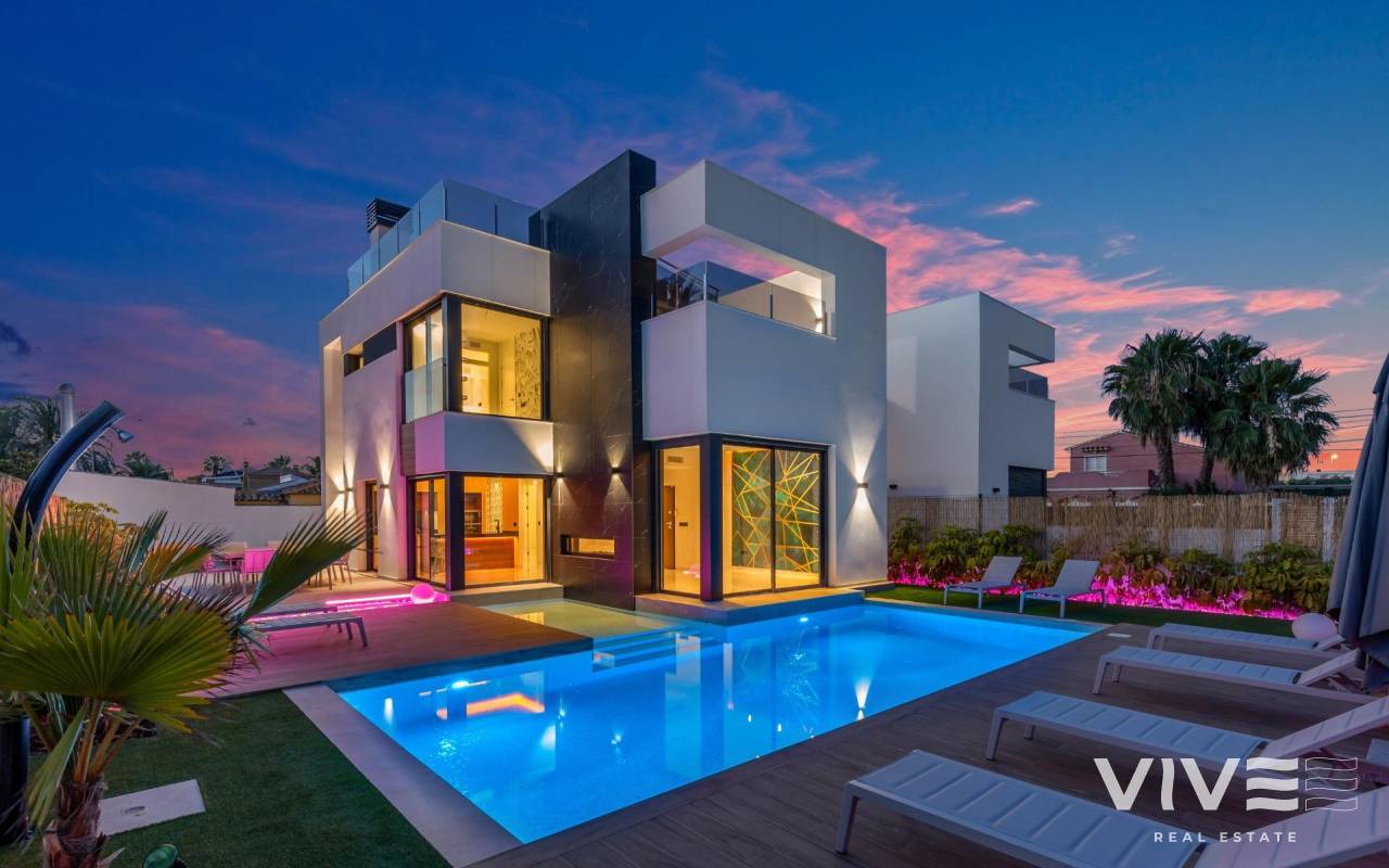 Detached Villa - Försäljning  - Torrevieja - PRI-38290