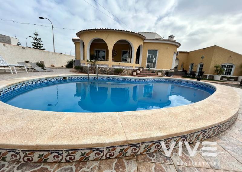 Detached Villa - Försäljning  - Torrevieja - San Luis - Chaparal