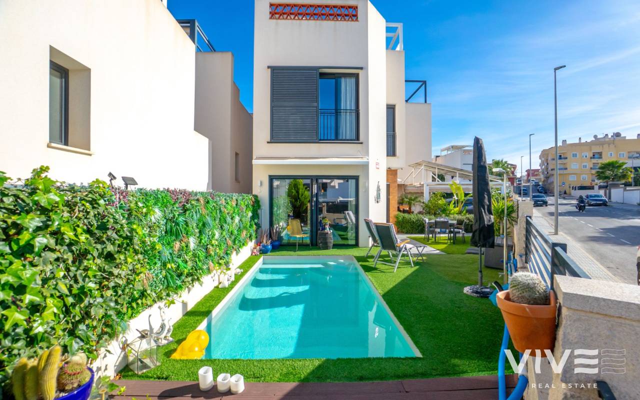 Detached Villa - Resale - Benijófar - LRE-99932