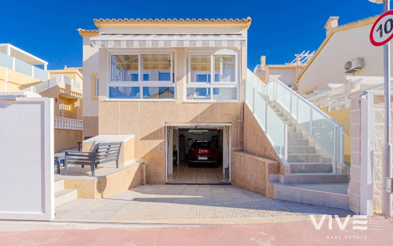 Detached Villa - Resale - Orihuela Costa - 15849