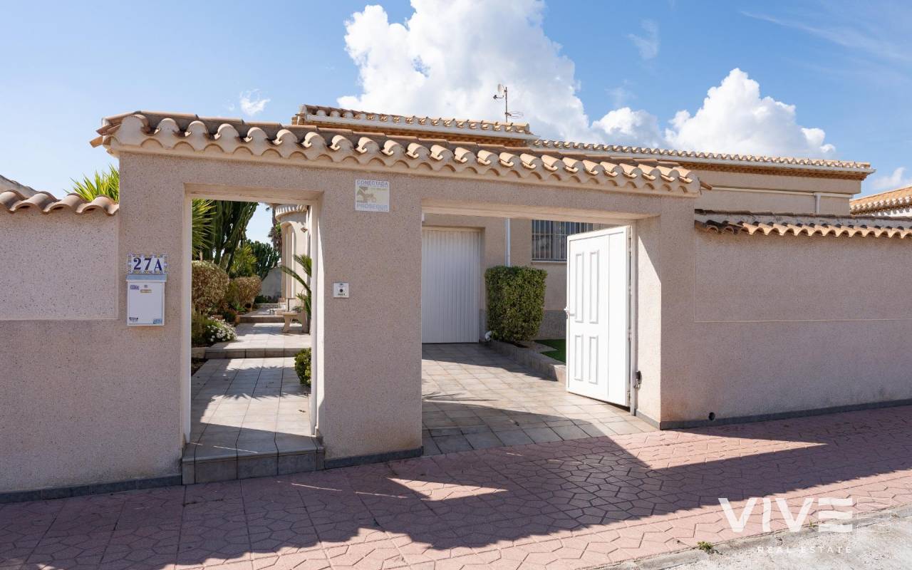 Detached Villa - Resale - Orihuela Costa - PF-77812