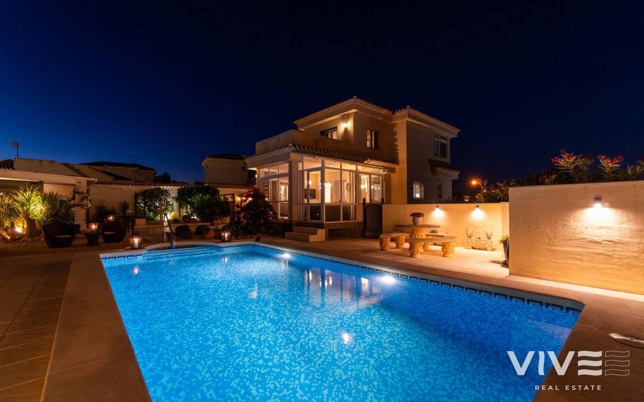 Detached Villa - Resale - Orihuela Costa - PF-81637