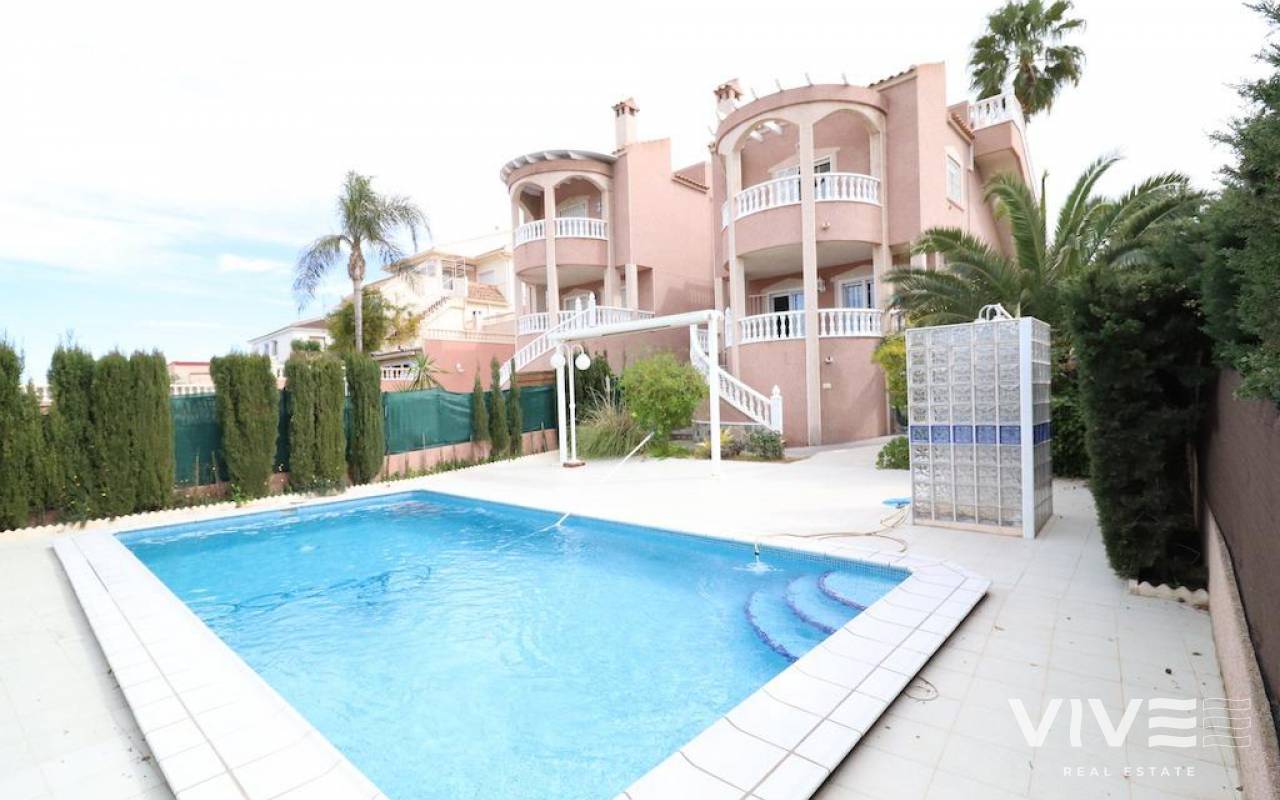 Detached Villa - Resale - Torrevieja - 64518
