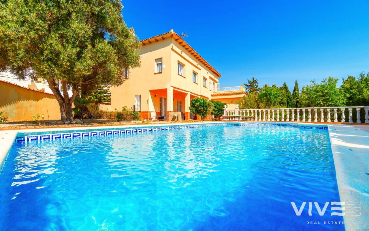 Detached Villa - Resale - Torrevieja - PF-22689