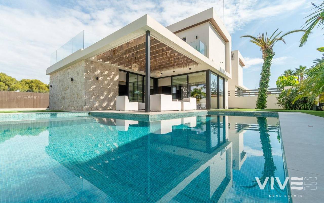 Detached Villa - Resale - Torrevieja - PF-61090