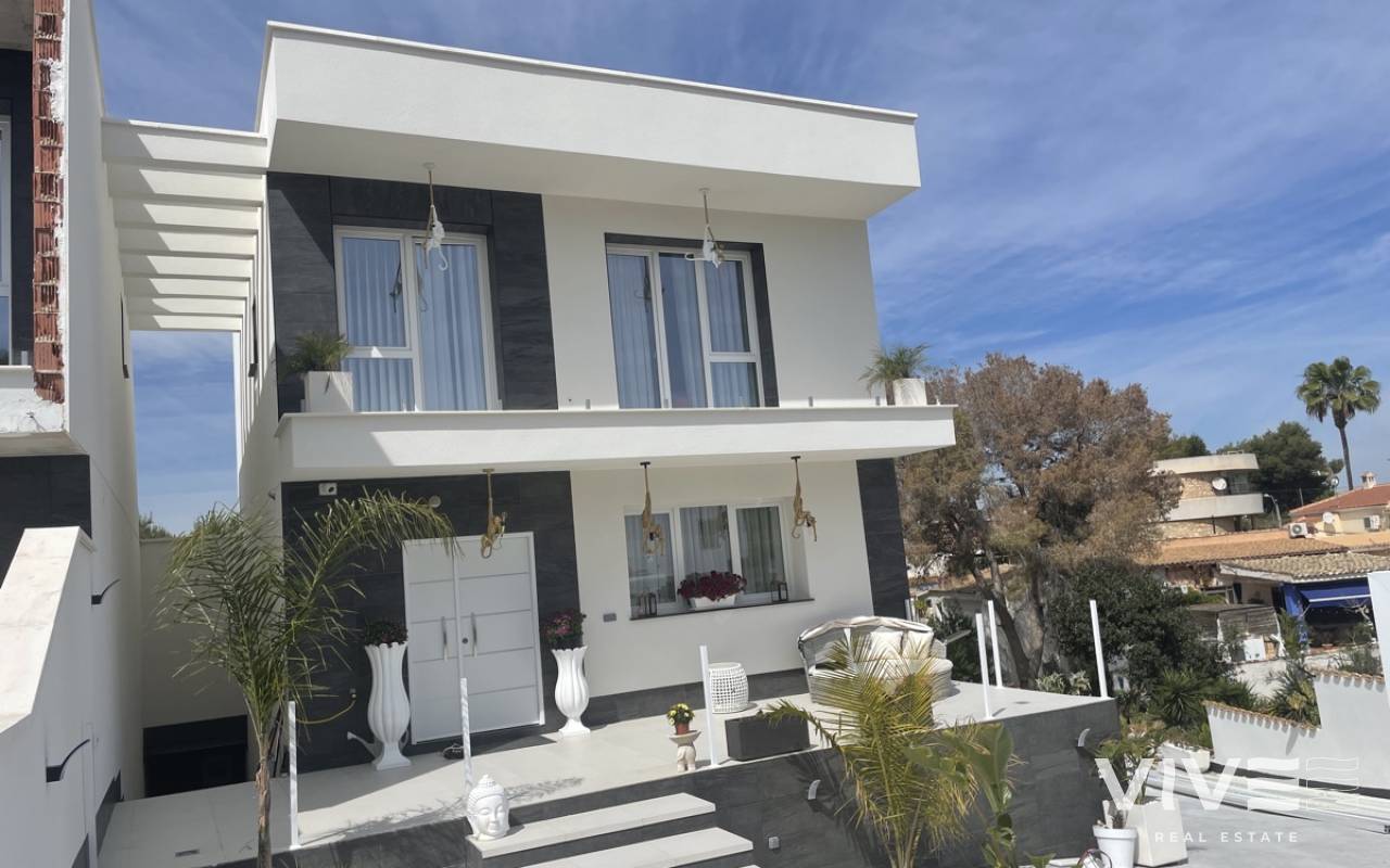 Detached Villa - Segunda mano - Los Balcones - DOLP-80583