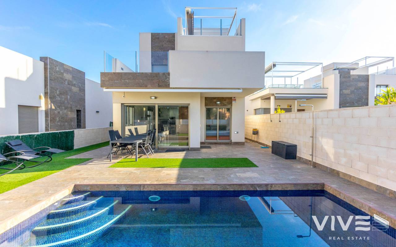 Detached Villa - Segunda mano - Orihuela Costa - LRE-31089