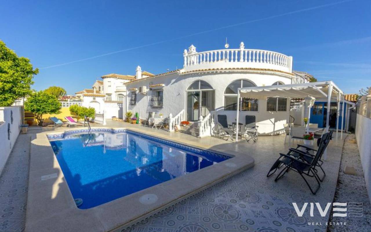 Detached Villa - Segunda mano - Orihuela Costa - LRE-61454