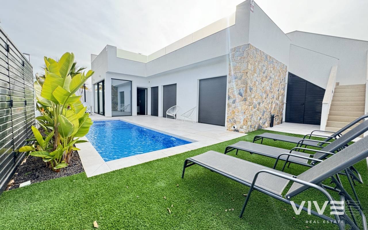 Detached Villa - Segunda mano - Pilar de la Horadada - DOLP-78425