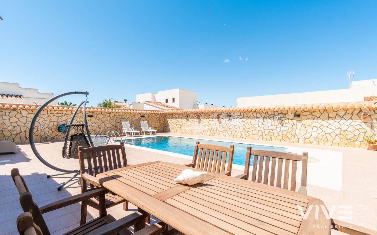 Detached Villa - Segunda mano - Torrevieja - PF-26127