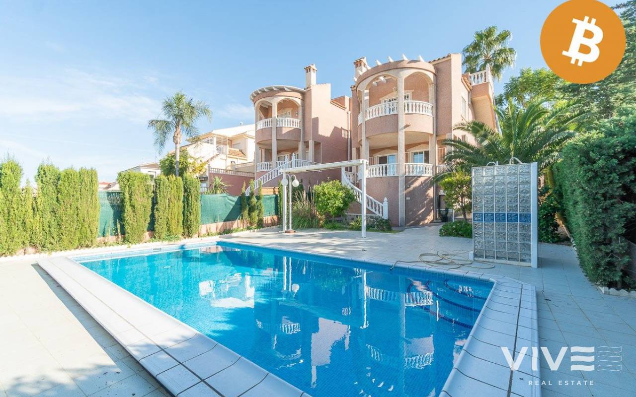 Detached Villa - Segunda mano - Torrevieja - PF-60103