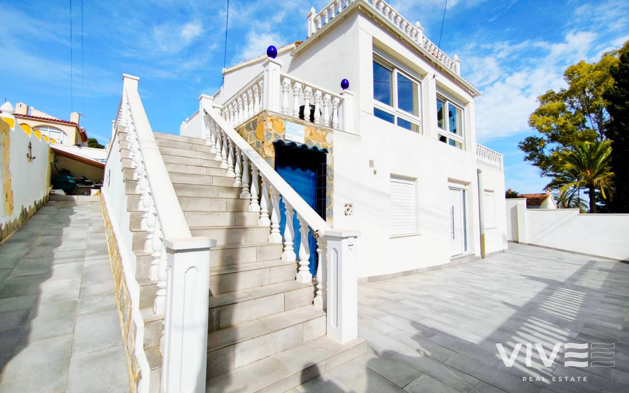 Detached Villa - Segunda mano - Torrevieja - RE0249