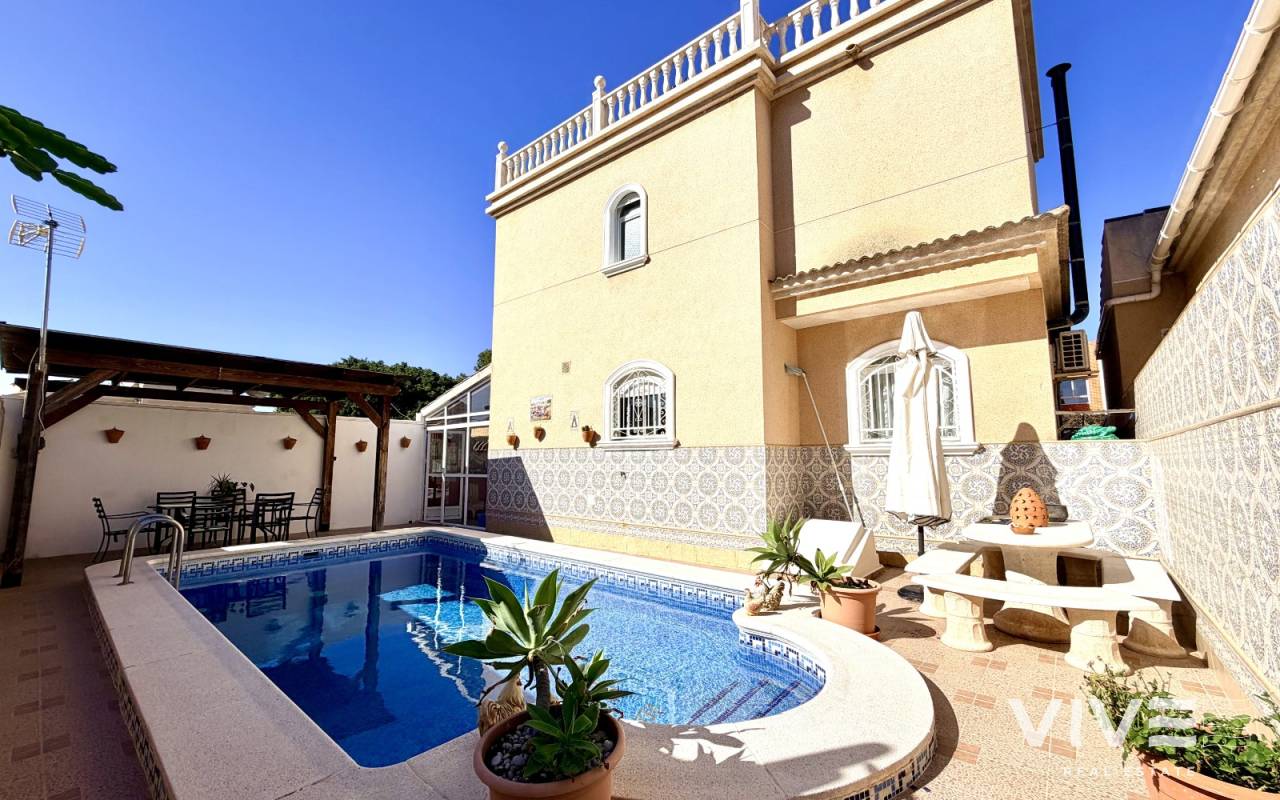 Detached Villa - Segunda mano - Torrevieja - RE0326