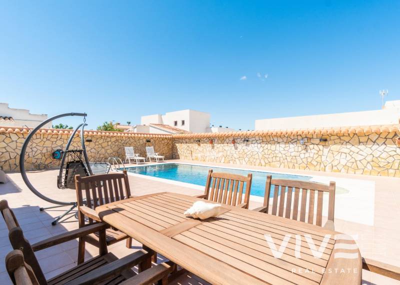 Detached Villa - Segunda mano - Torrevieja - Torreta florida