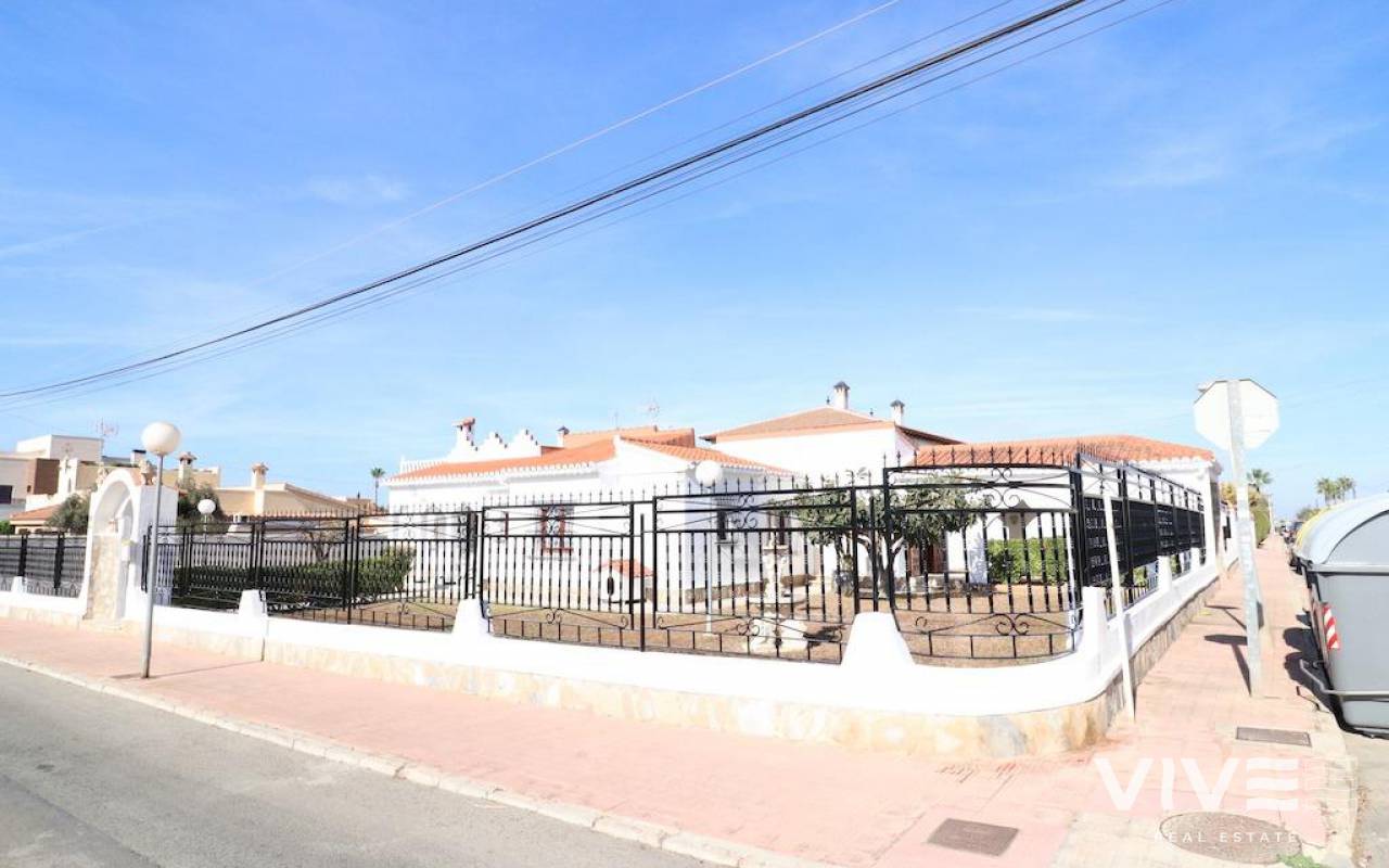 Detached Villa - Verkauf - Torrevieja - 83498