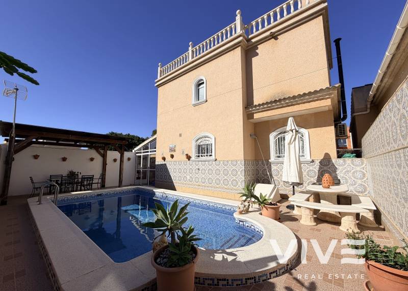 Detached Villa - Verkauf - Torrevieja - Aguas Nuevas