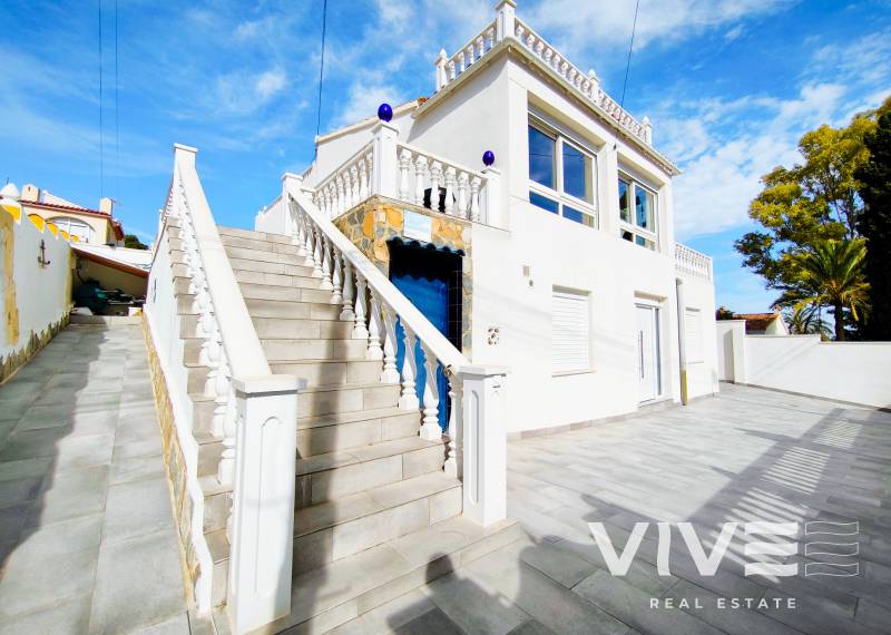Detached Villa - Verkauf - Torrevieja - Los balcones