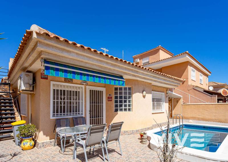 Detached Villa - Verkauf - Torrevieja - Punta Prima