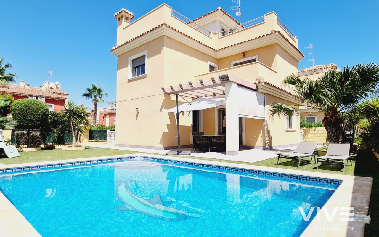 Detached Villa - Verkauf - Torrevieja - RE0230