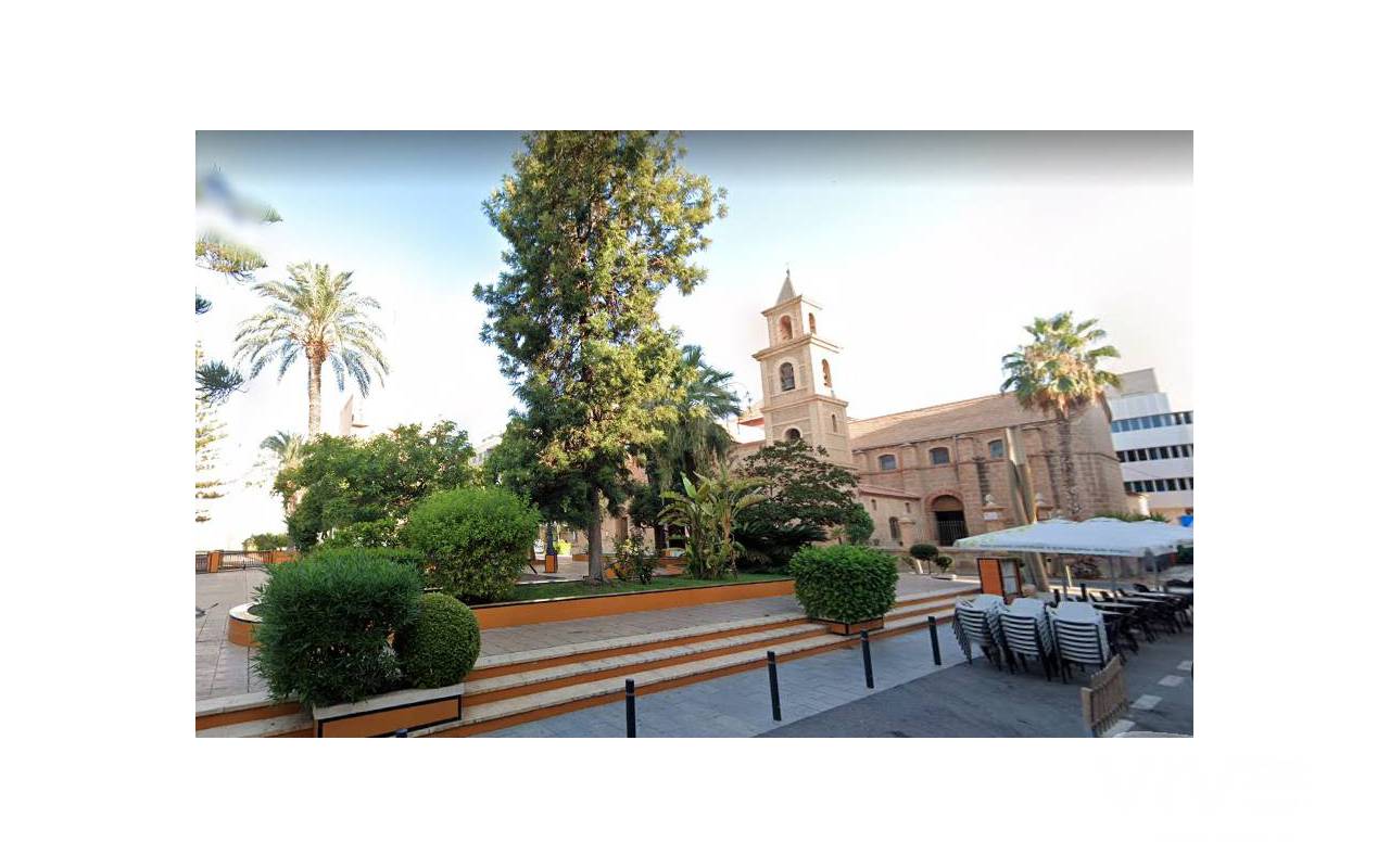 Edificio - Segunda mano - Torrevieja - RE0228