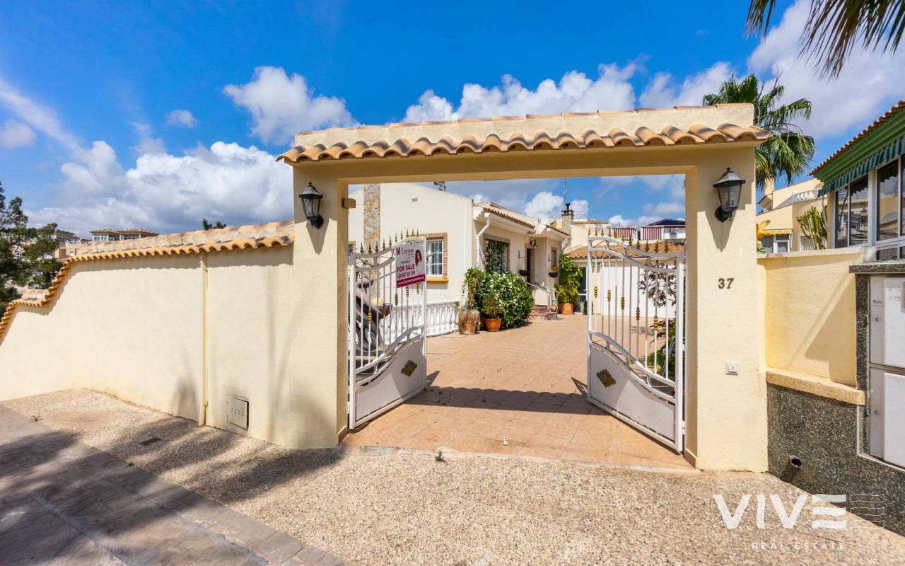 Försäljning  - Villa - Orihuela Costa - Playa Flamenca