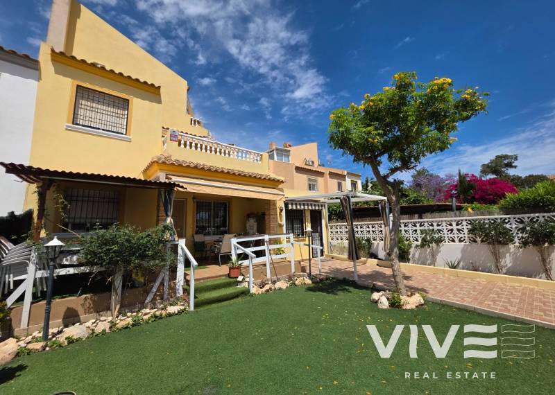 Terraced house - Resale - Torrevieja - Aguas Nuevas