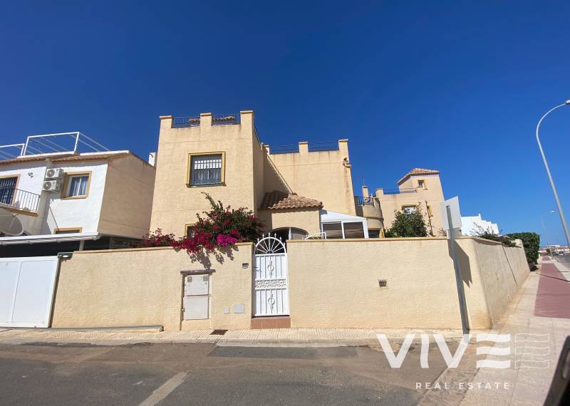 Villa - Försäljning  - Orihuela Costa - Playa Flamenca