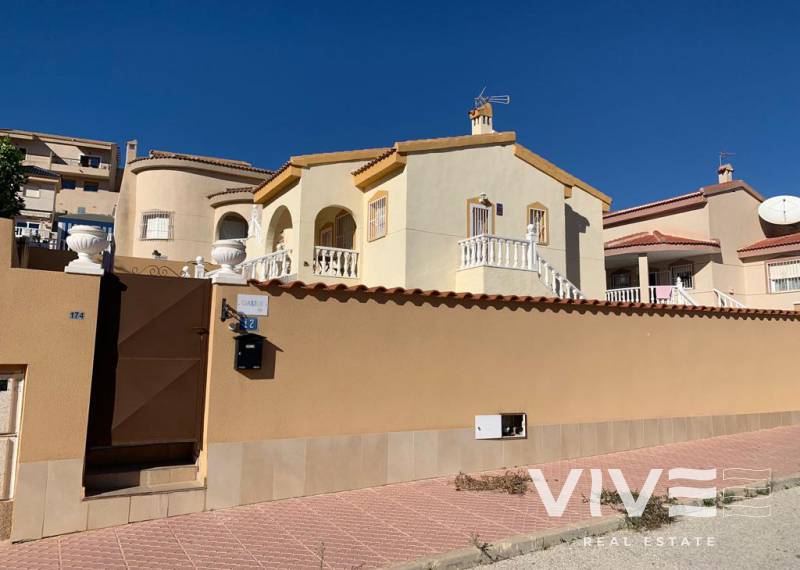 Villa - Försäljning  - Torrevieja - CIUDAD QUESADA
