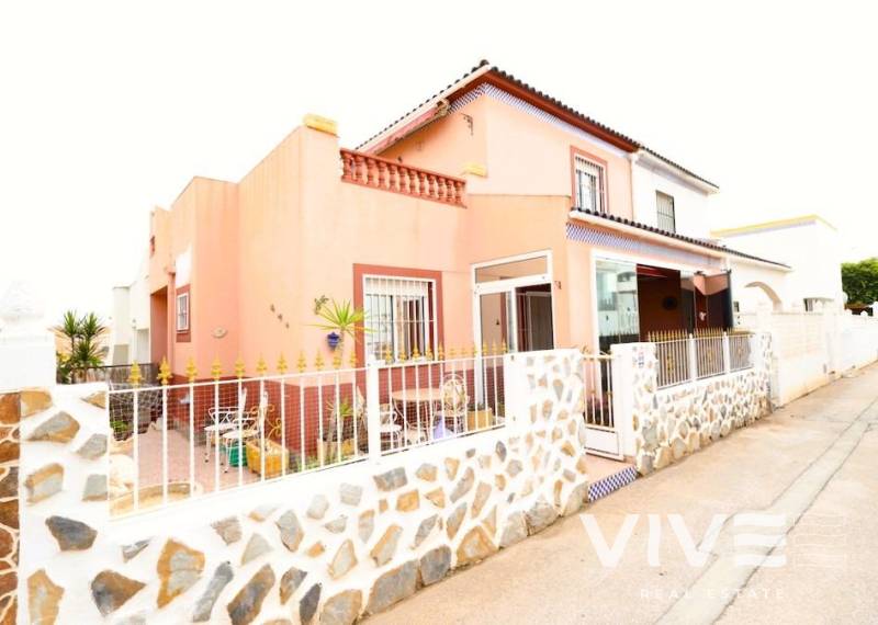 Villa - Försäljning  - Torrevieja - Los Balcones - Los Altos del Edén