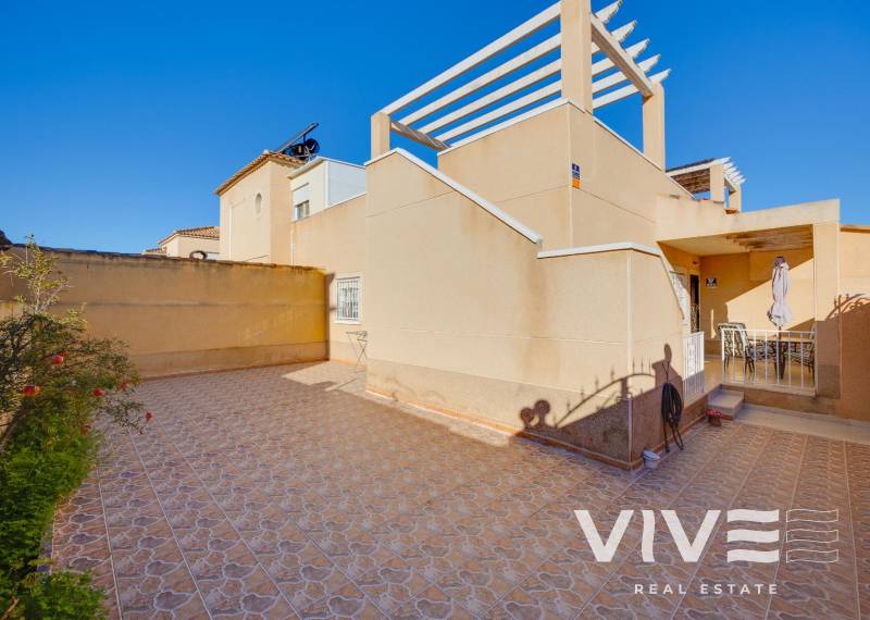 Villa - Försäljning  - Torrevieja - Pueblo - Centro