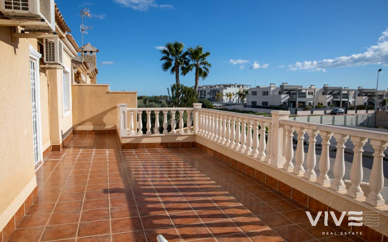 Villa - Försäljning  - Torrevieja - RE0135