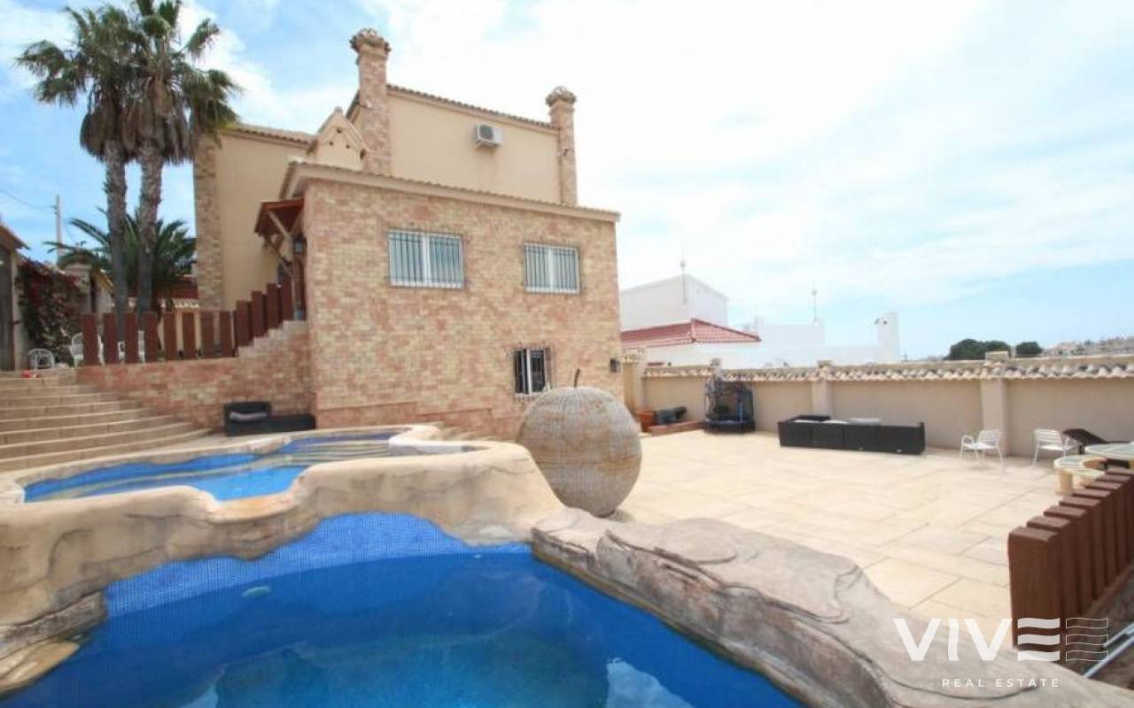 Villa - Segunda mano - San Miguel de Salinas - RE0054