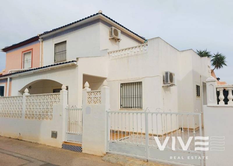 Villa - Segunda mano - Torrevieja - Los altos