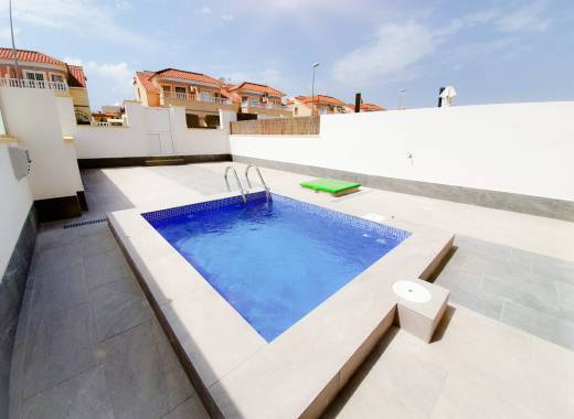 Villa with pool in La Zenia