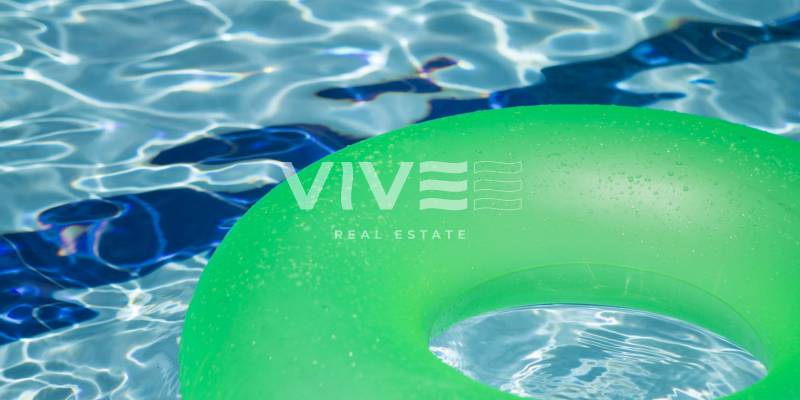 Disfruta de tu piscina privada con nuestras villas en venta en Orihuela Costa