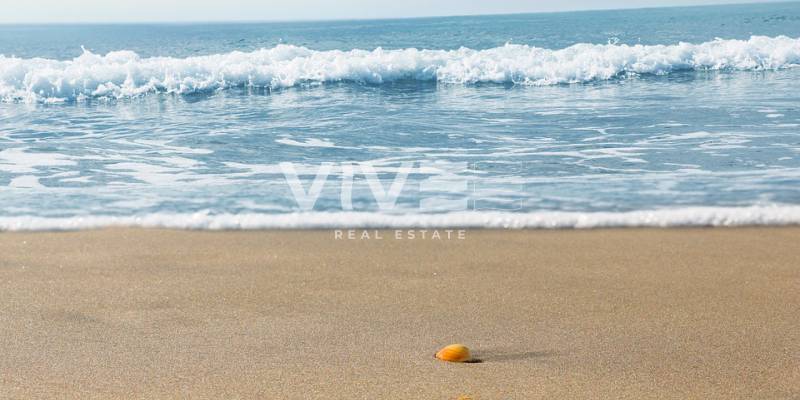 Mejora tu estado de ánimo en una propiedad en venta en Playa Flamenca con vistas al mar