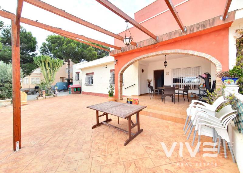 Villa - Försäljning  - Orihuela Costa - Lomas de Cabo Roig