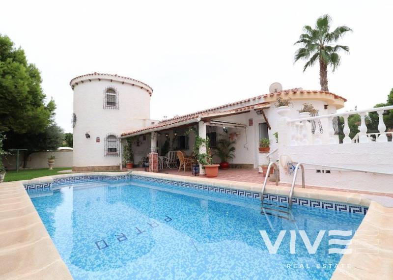 Villa - Försäljning  - Orihuela Costa - La Zenia
