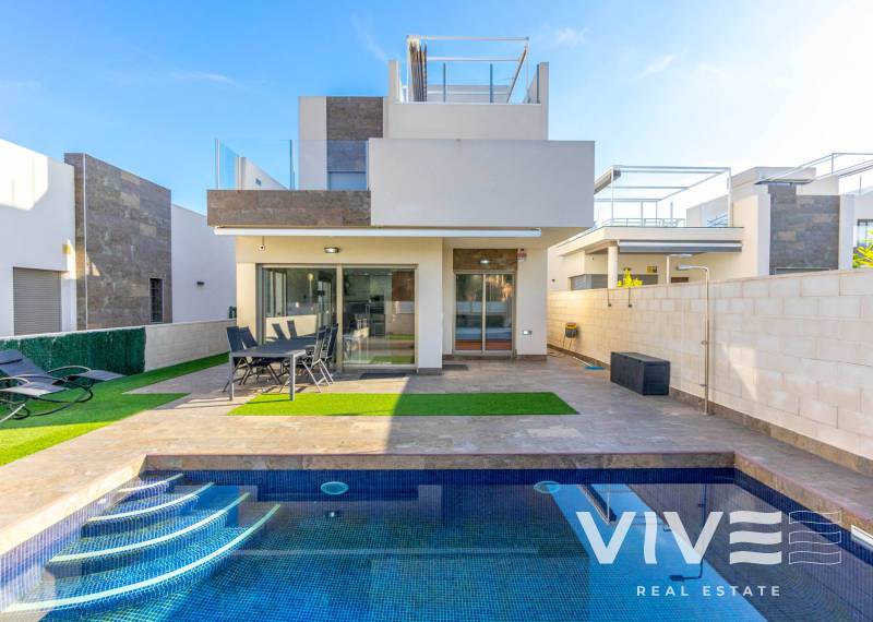 Villa - Försäljning  - Orihuela Costa - Los Dolses