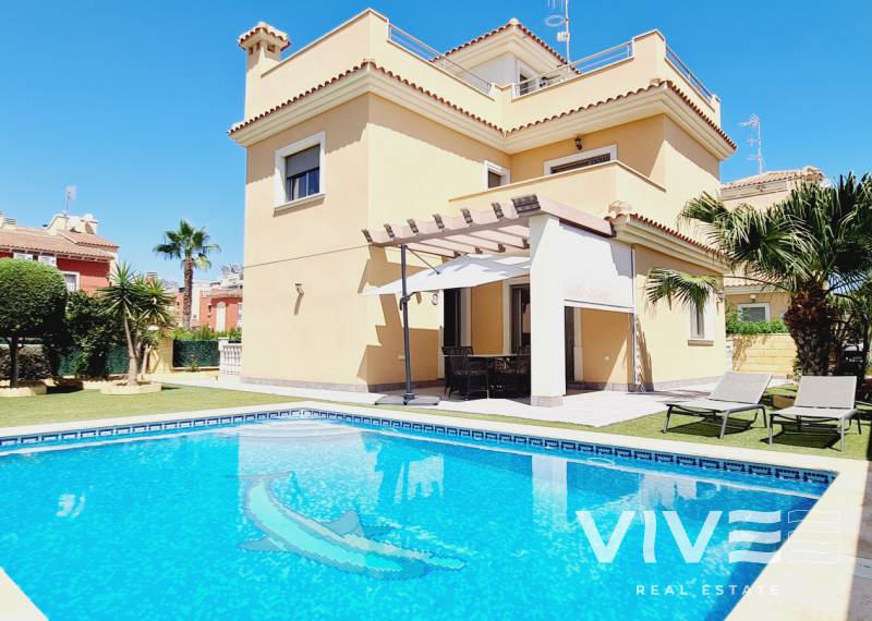 Villa - Försäljning  - Torrevieja - Aguas Nuevas