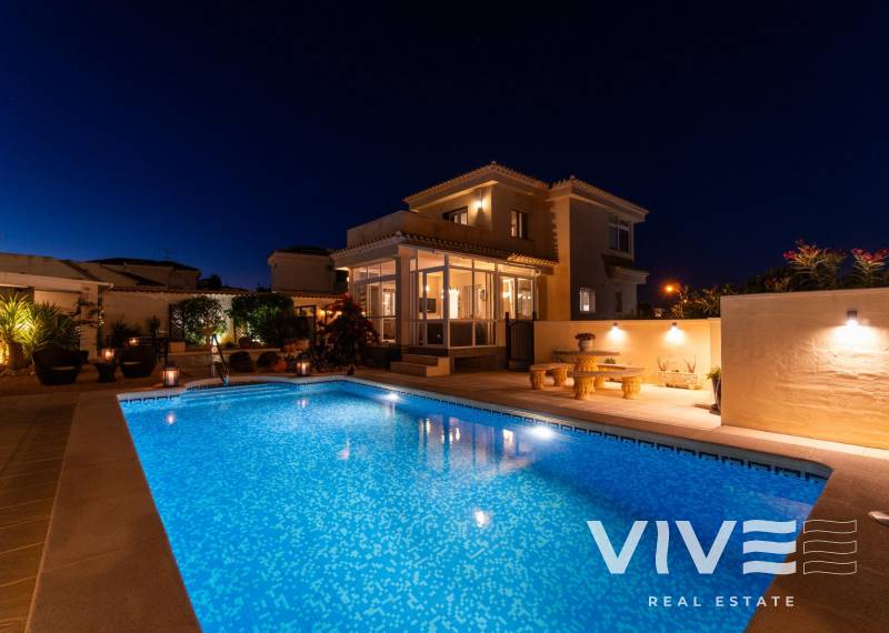Villa - Försäljning  - Orihuela Costa - Playa Flamenca