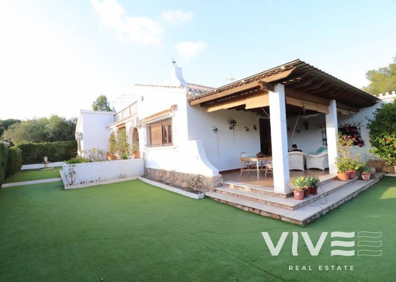 Villa - Försäljning  - Orihuela Costa - Altos de Campoamor