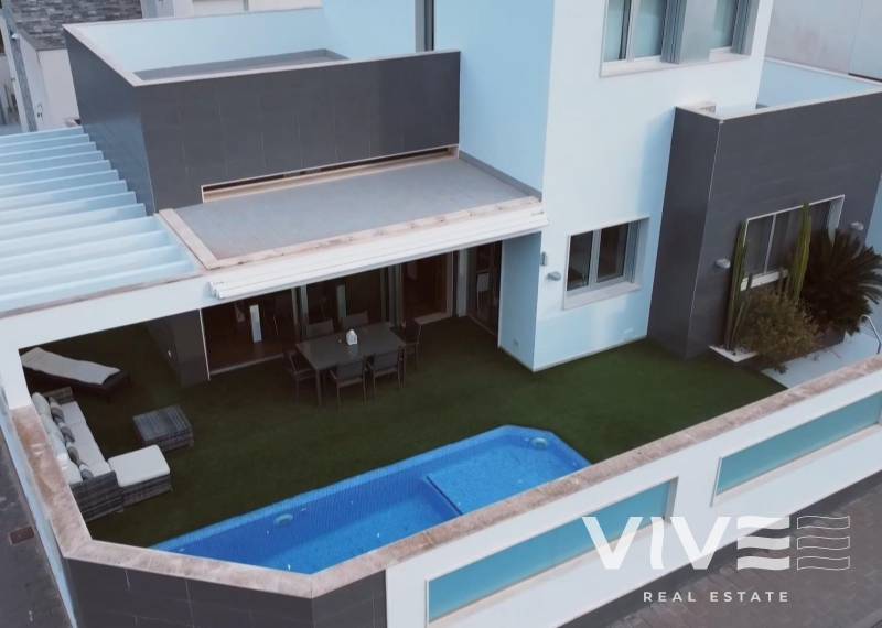 Villa - Försäljning  - Orihuela Costa - Mil Palmeras