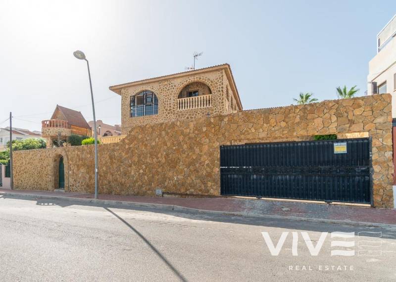 Detached Villa - Resale - Torrevieja - Los altos