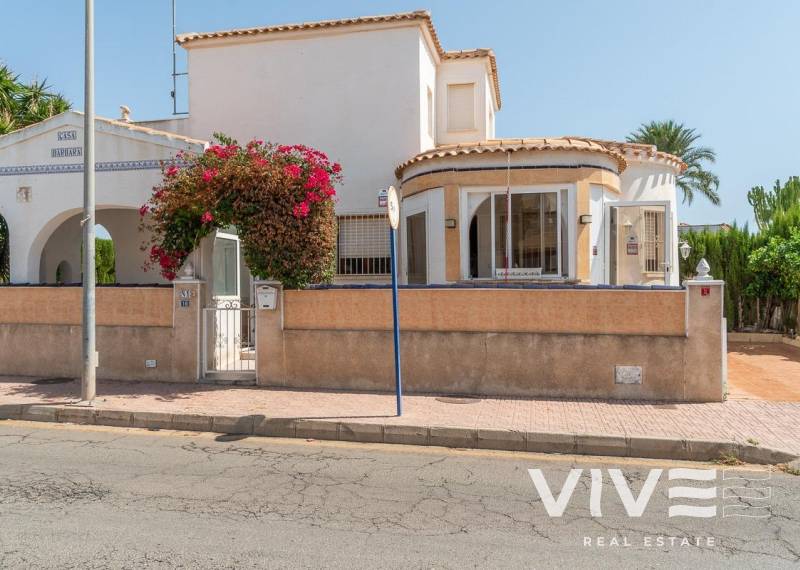 Villa - Försäljning  - Orihuela Costa - La Florida